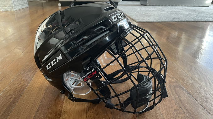 CCM Tacks 910 combo helmet in black